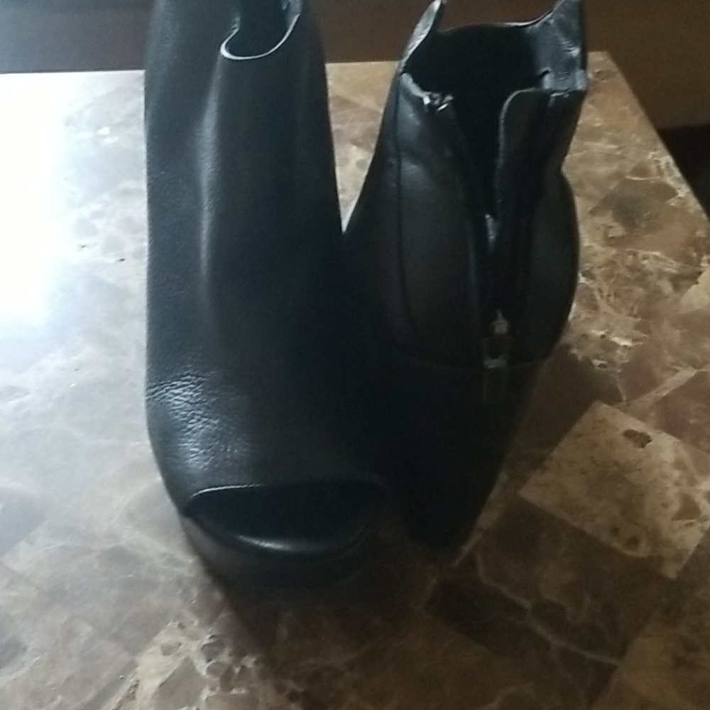 Kenneth Cole wedges